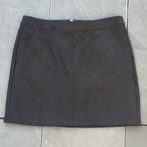 Vero Moda Dresses & Skirts - Vero Moda Faux Suede Black Mini Skirt Size M